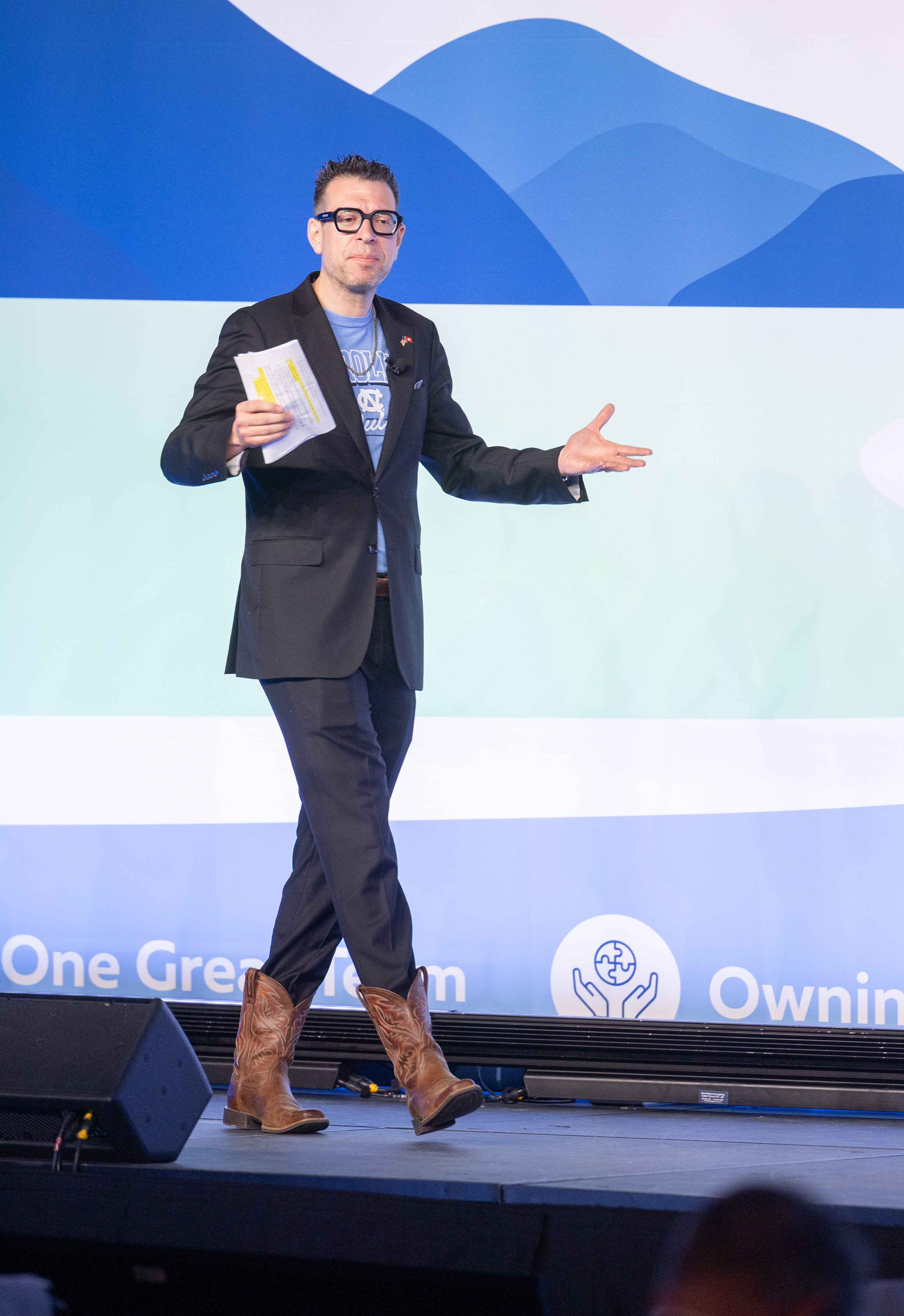 Flavio Frohlich presenting